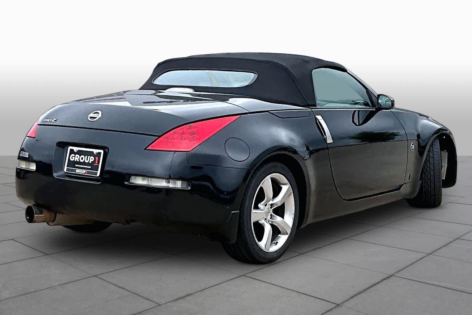 Used 2008 Nissan 350Z Touring RWD image 7