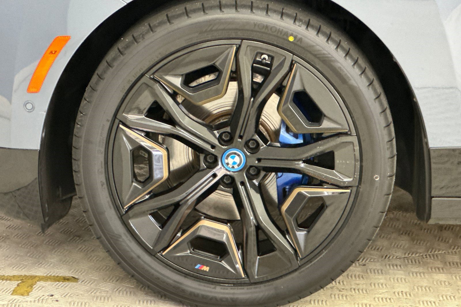 Certified 2023 BMW iX M60 w/ Executive Package AWD/4WD image 11