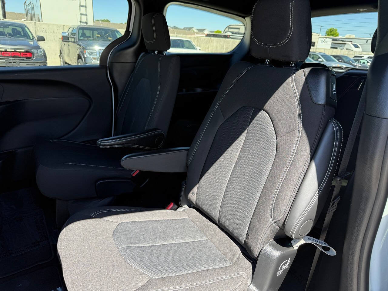 Used 2024 Chrysler Pacifica Touring FWD image 17