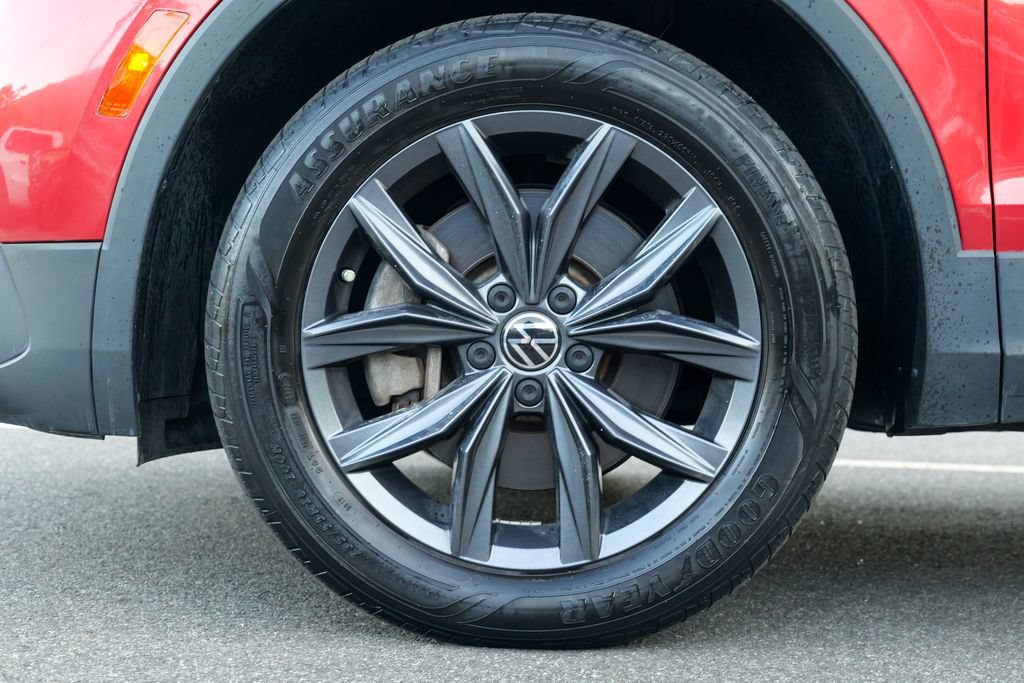 Used 2022 Volkswagen Tiguan SE AWD/4WD image 15