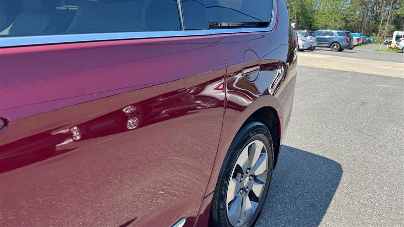 Used 2018 Chrysler Pacifica Limited w/ Advanced Safetytec Group FWD image 15