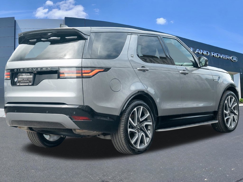 Used 2024 Land Rover Discovery Dynamic SE AWD/4WD image 5