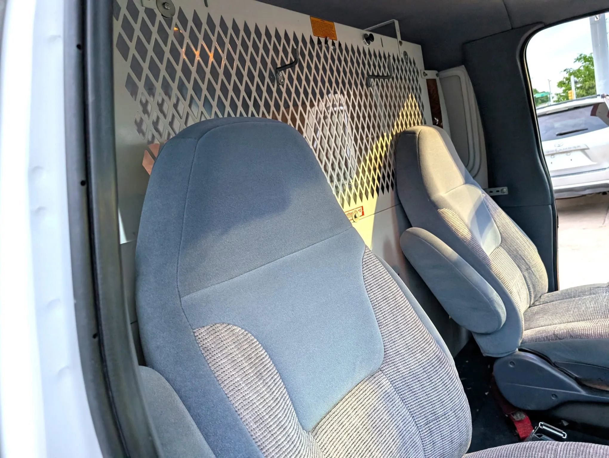 Used 1995 Ford E-250 and Econoline 250 Heavy-Duty image 23