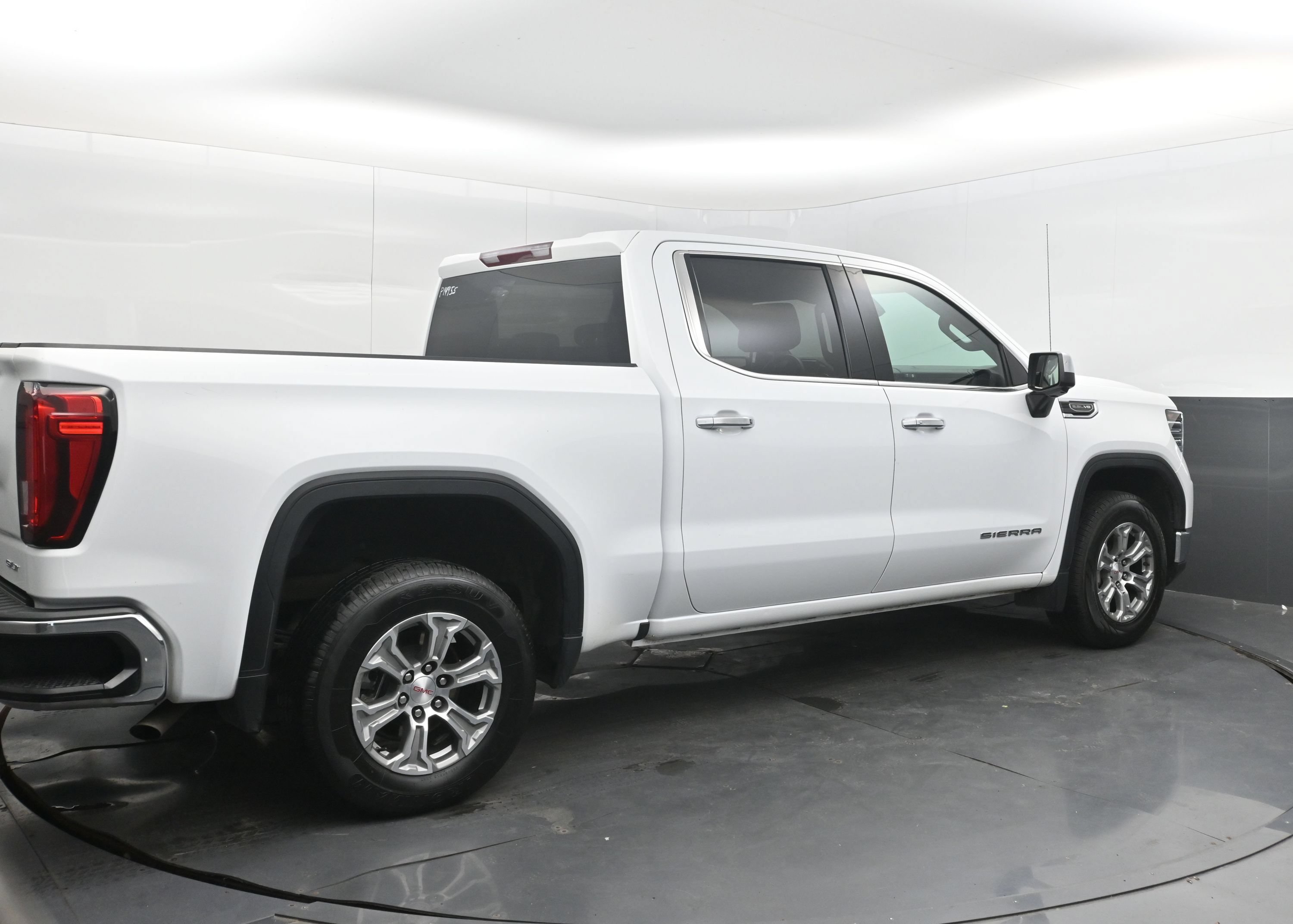 Used 2025 GMC Sierra 1500 SLT RWD image 9