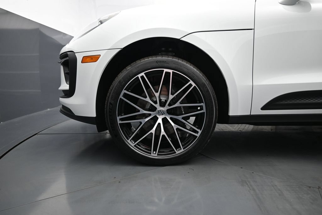 New 2026 Porsche Macan AWD/4WD image 8