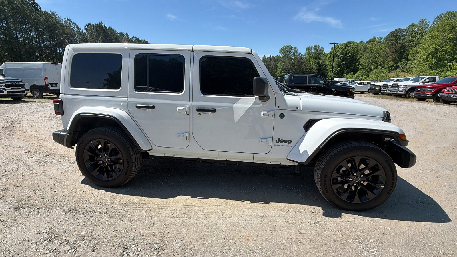 Used 2025 Jeep Wrangler Unlimited Sahara w/ Safety Group AWD/4WD image 7