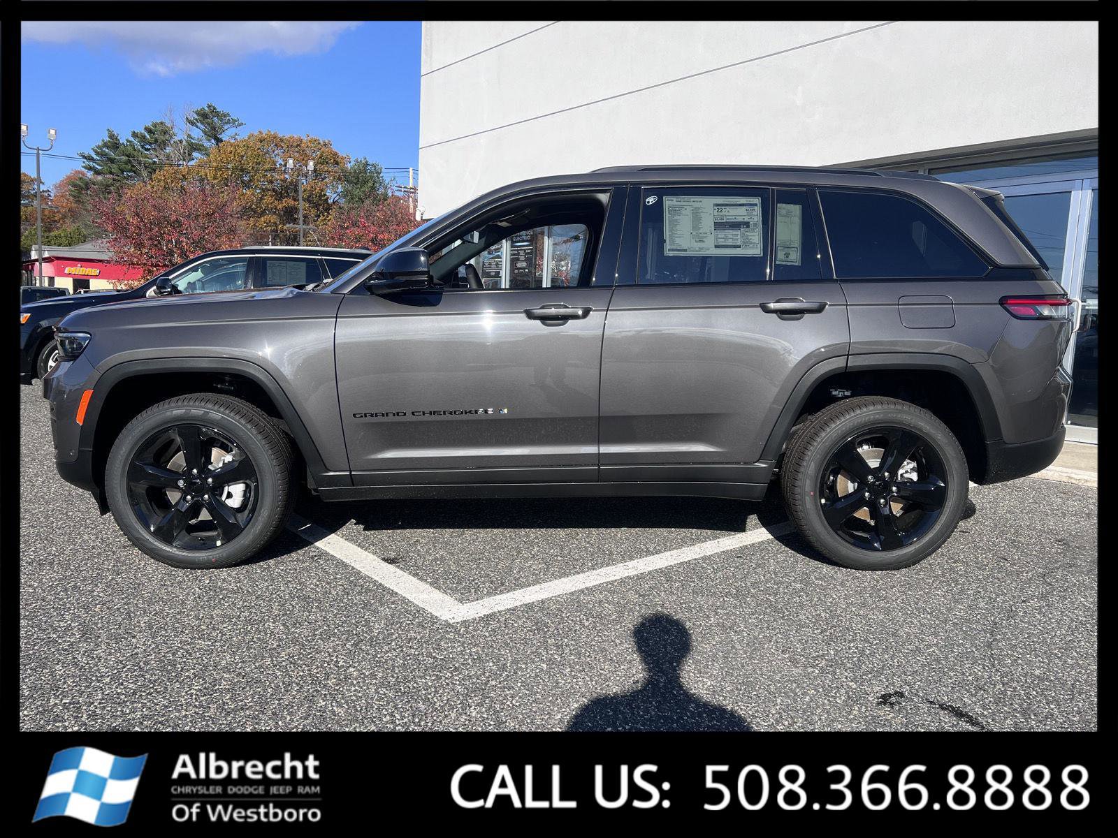 New 2025 Jeep Grand Cherokee Limited w/ Luxury Tech Group II image 2