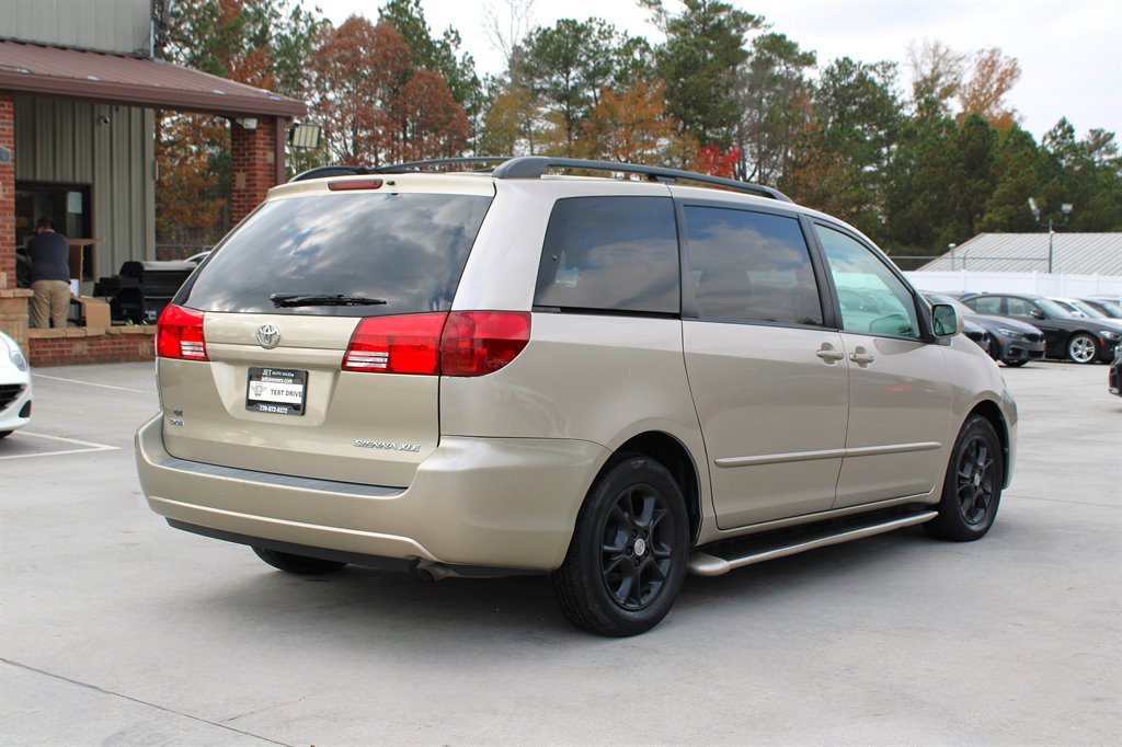 Used 2005 Toyota Sienna XLE image 7