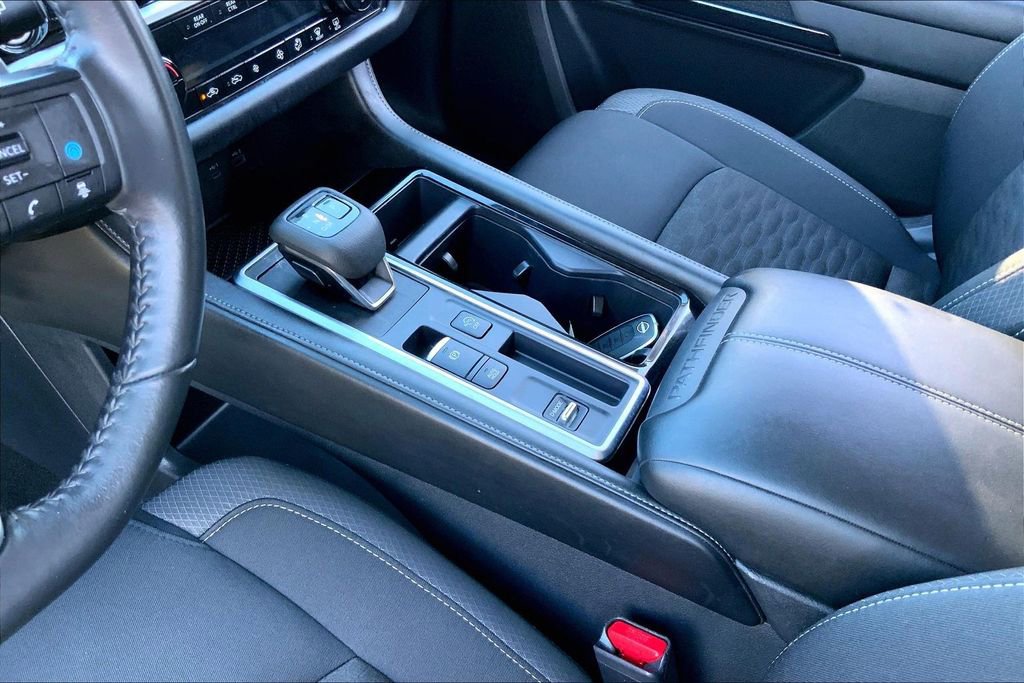 Used 2024 Nissan Pathfinder SV image 13