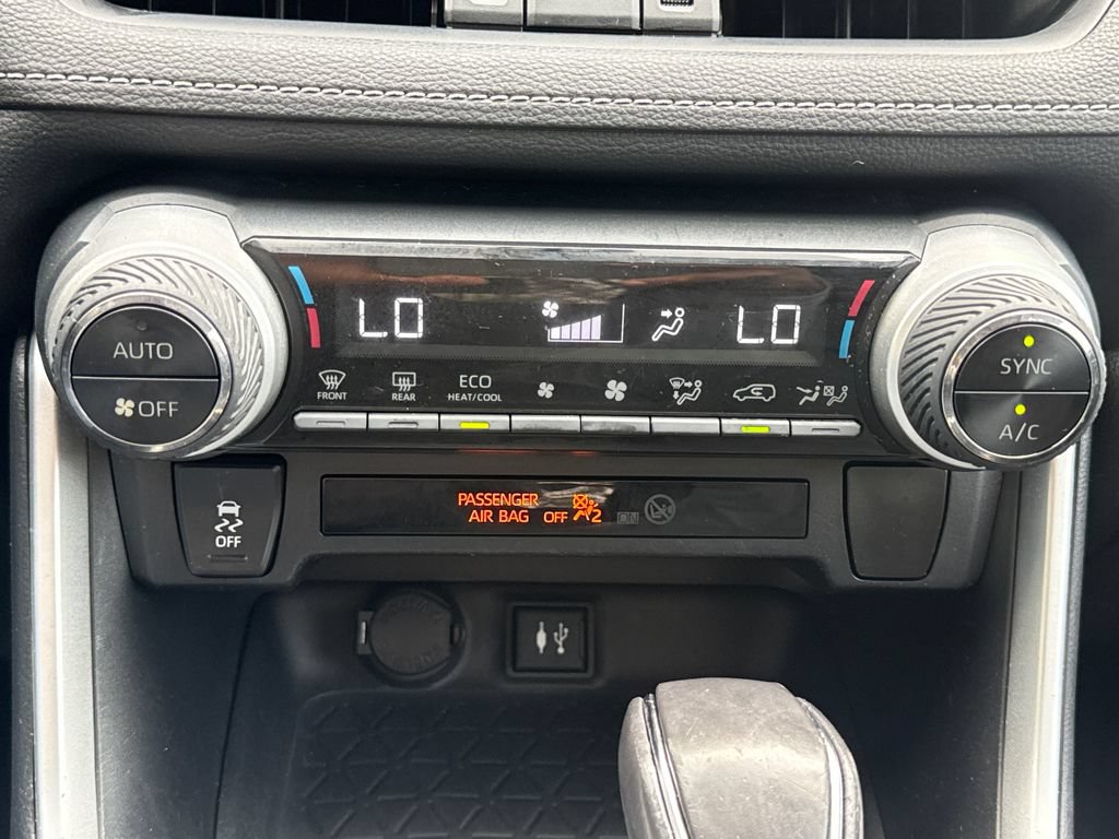 Used 2019 Toyota RAV4 XLE Premium AWD/4WD image 24
