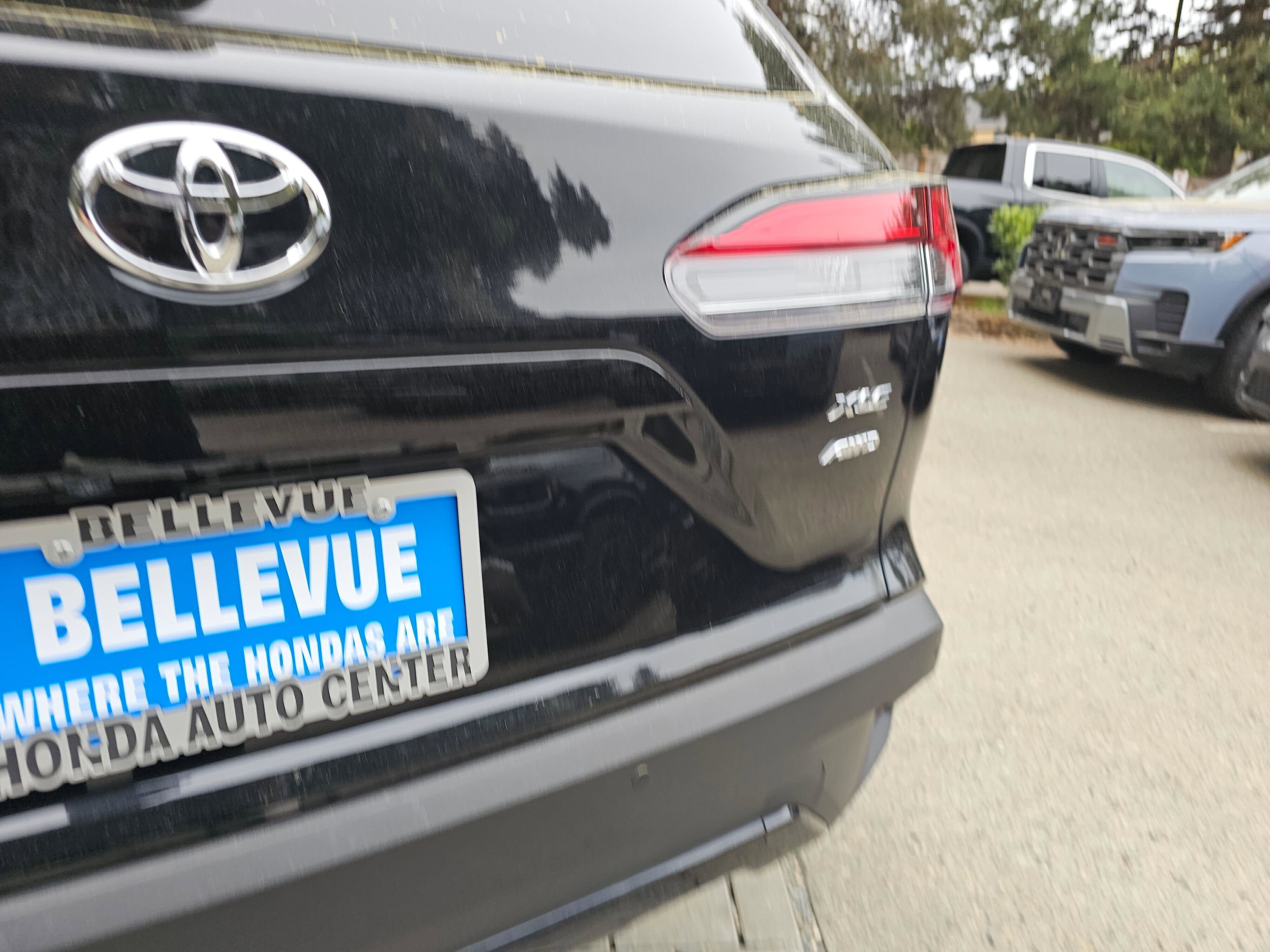 Used 2025 Toyota Corolla Cross XLE w/ Convenience Package image 14