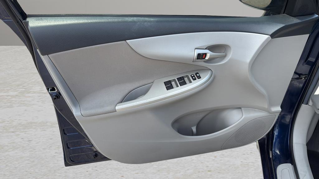 Used 2013 Toyota Corolla LE FWD image 10