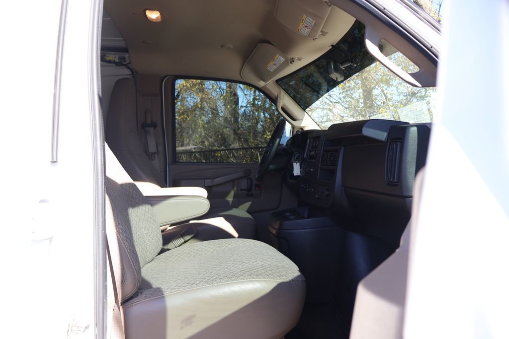 Used 2022 Chevrolet Express 3500 w/ Driver Convenience Package image 35