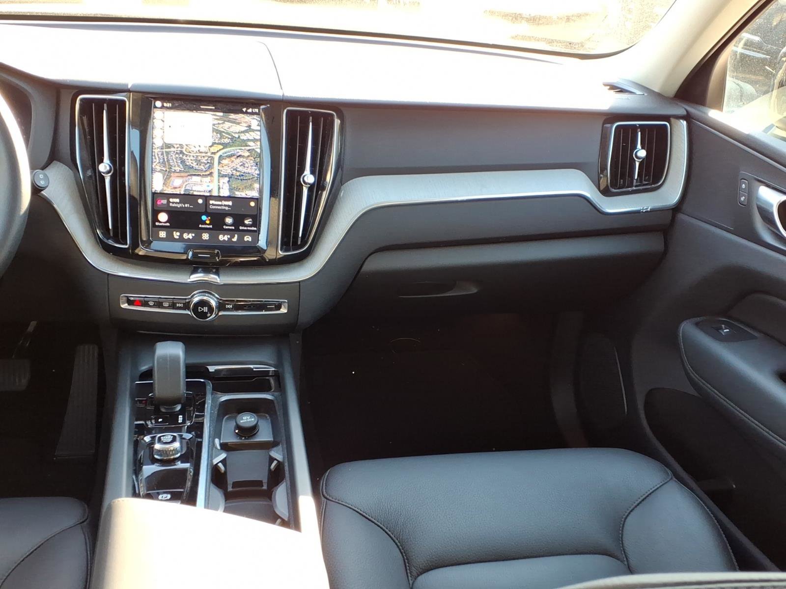 Certified 2025 Volvo XC60 B5 Plus AWD/4WD image 14