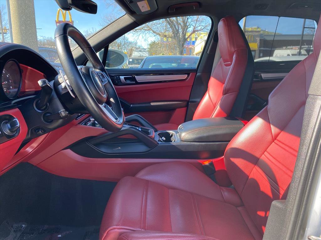 Used 2023 Porsche Cayenne Platinum Edition image 9