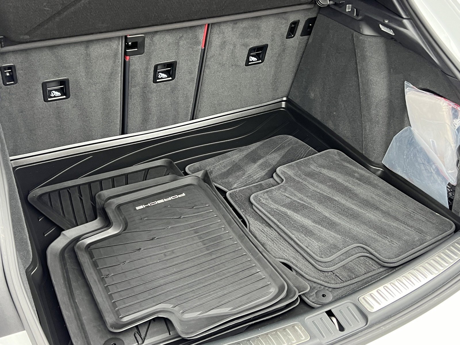 Certified 2025 Porsche Macan image 20