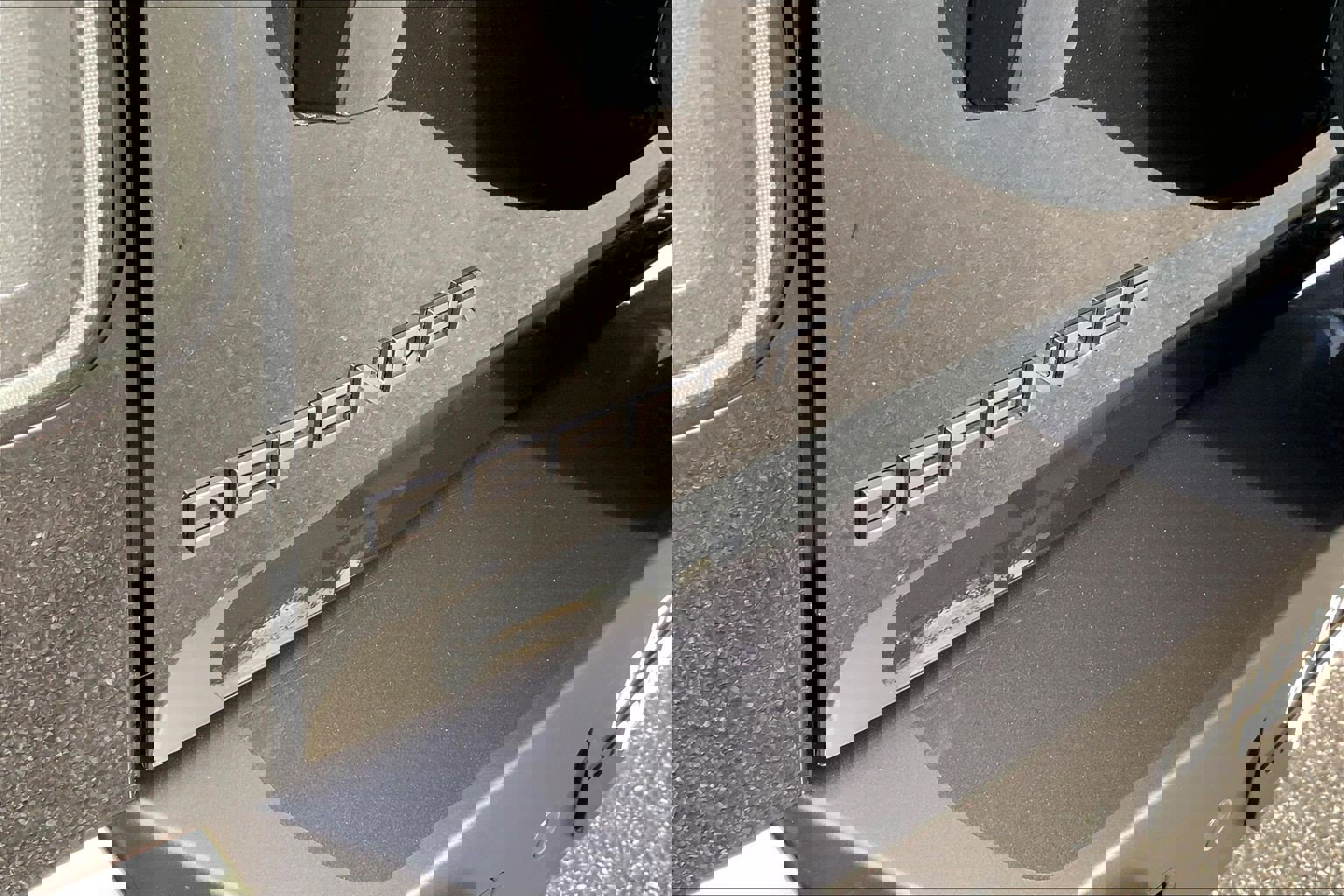 New 2026 Land Rover Defender 130 X-Dynamic SE image 6