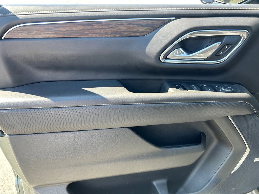 Used 2023 Chevrolet Suburban Premier image 5