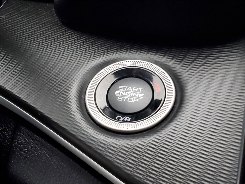 Used 2023 Jeep Grand Cherokee L Laredo image 14