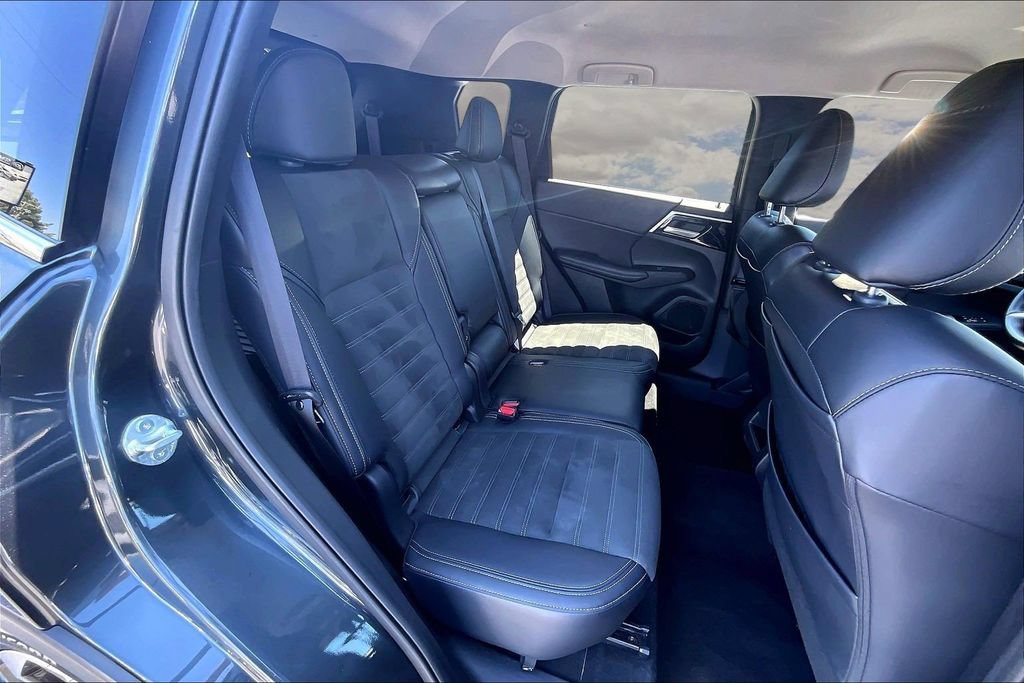 Used 2024 Mitsubishi Outlander SE AWD/4WD image 25