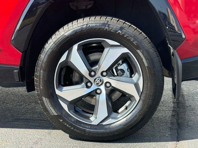 Used 2021 Toyota RAV4 SE w/ Weather & Moonroof Package image 15