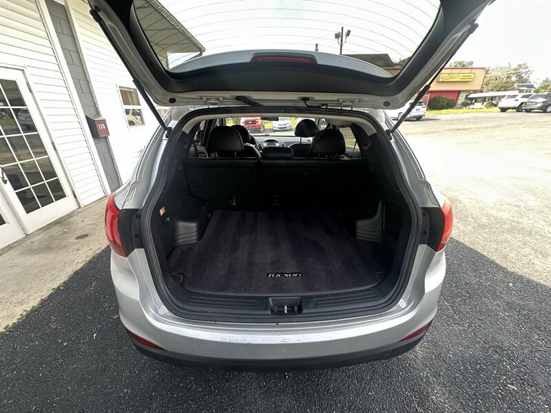 Used 2011 Hyundai Tucson GLS FWD image 10