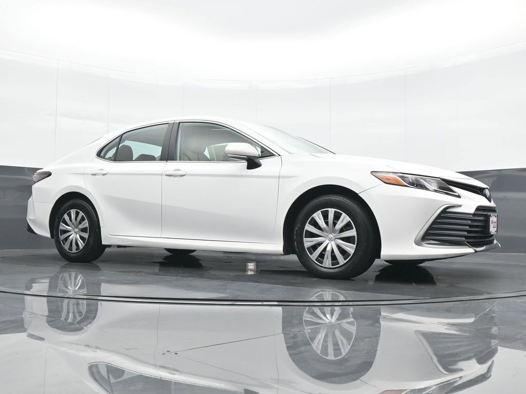Used 2022 Toyota Camry LE image 23