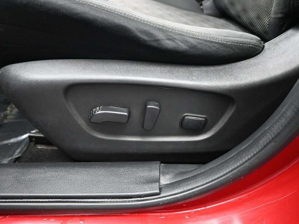 Used 2018 Nissan Rogue Sport SV image 11