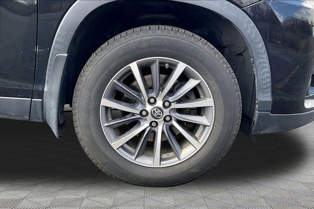 Used 2019 Toyota Highlander XLE AWD/4WD image 34