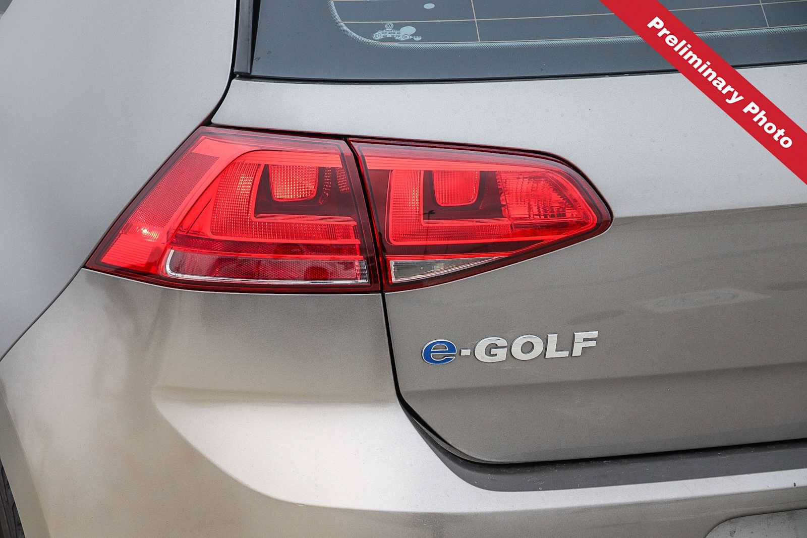 Used 2016 Volkswagen e-Golf SE FWD image 9