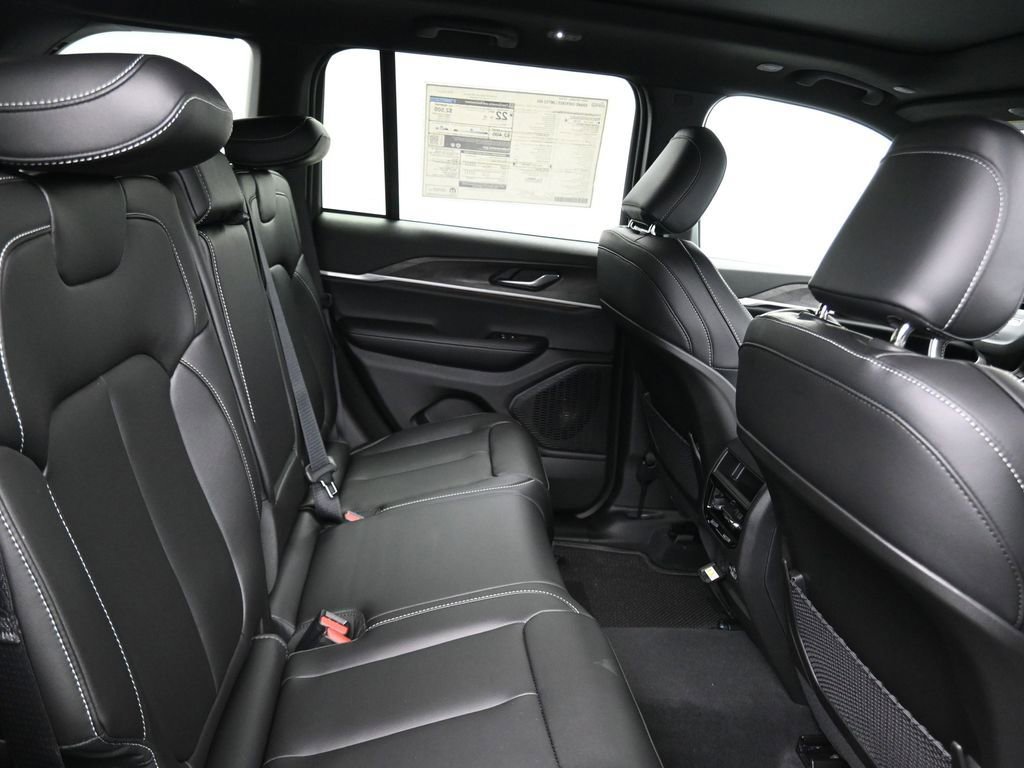 New 2025 Jeep Grand Cherokee Limited image 17