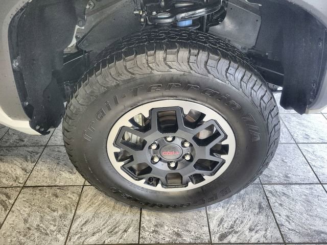 Certified 2025 Toyota Tacoma TRD Off-Road image 10