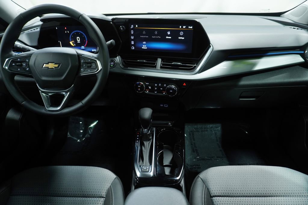 Used 2024 Chevrolet Trax LT w/ Sunroof Package FWD image 16