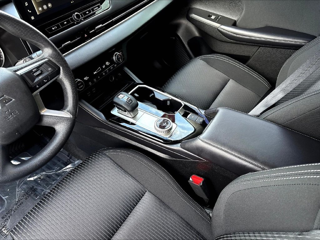Used 2025 Mitsubishi Outlander ES AWD/4WD image 20