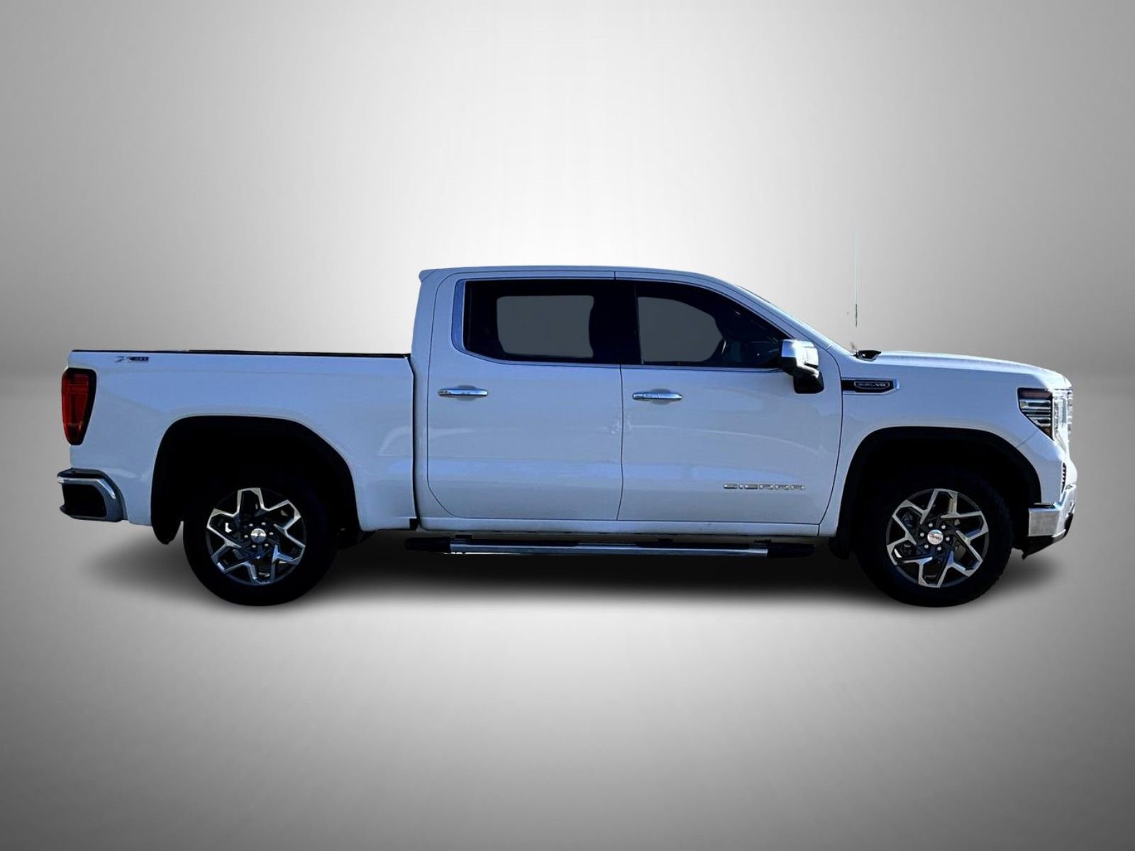 Used 2024 GMC Sierra 1500 SLT image 4