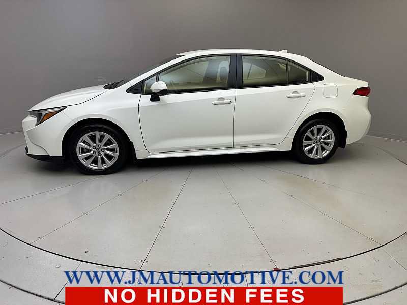 Used 2023 Toyota Corolla LE w/ LE Convenience Package FWD image 2