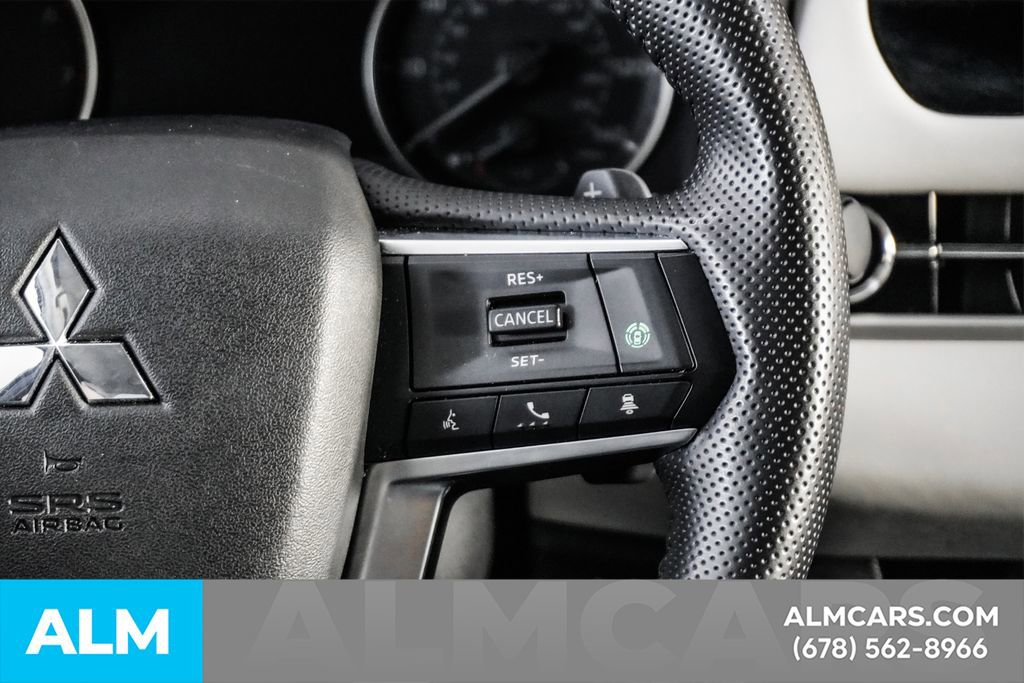 Used 2025 Mitsubishi Outlander SE image 27