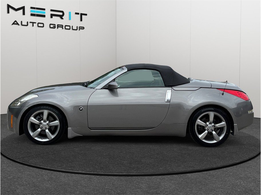 Used 2009 Nissan 350Z Touring RWD image 5