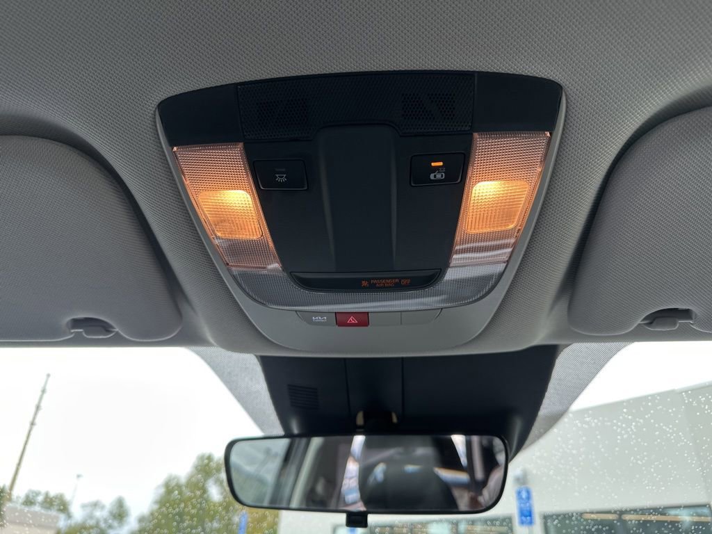 Used 2025 Kia Sorento S image 27