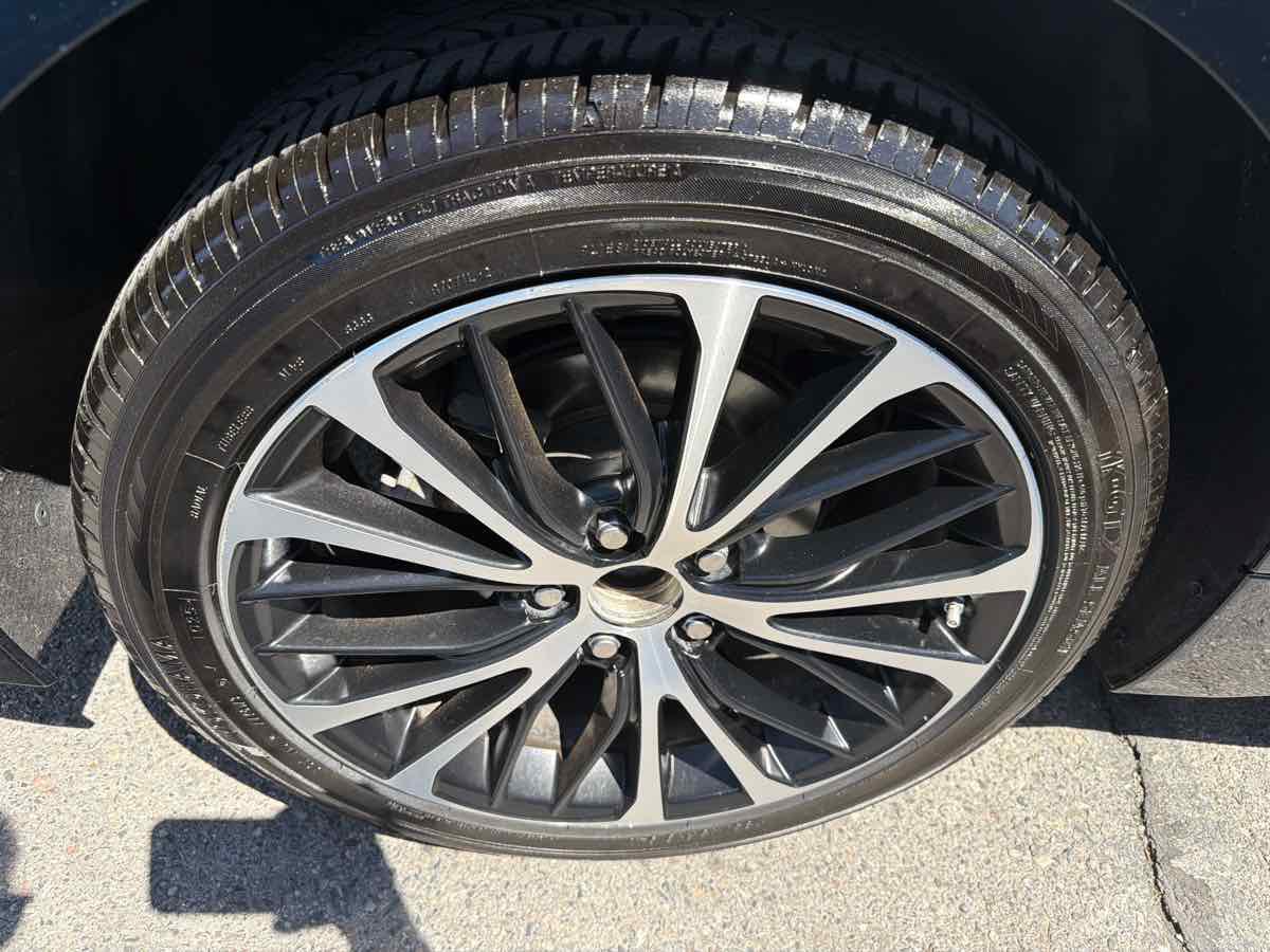 Used 2019 Toyota Camry SE FWD image 19