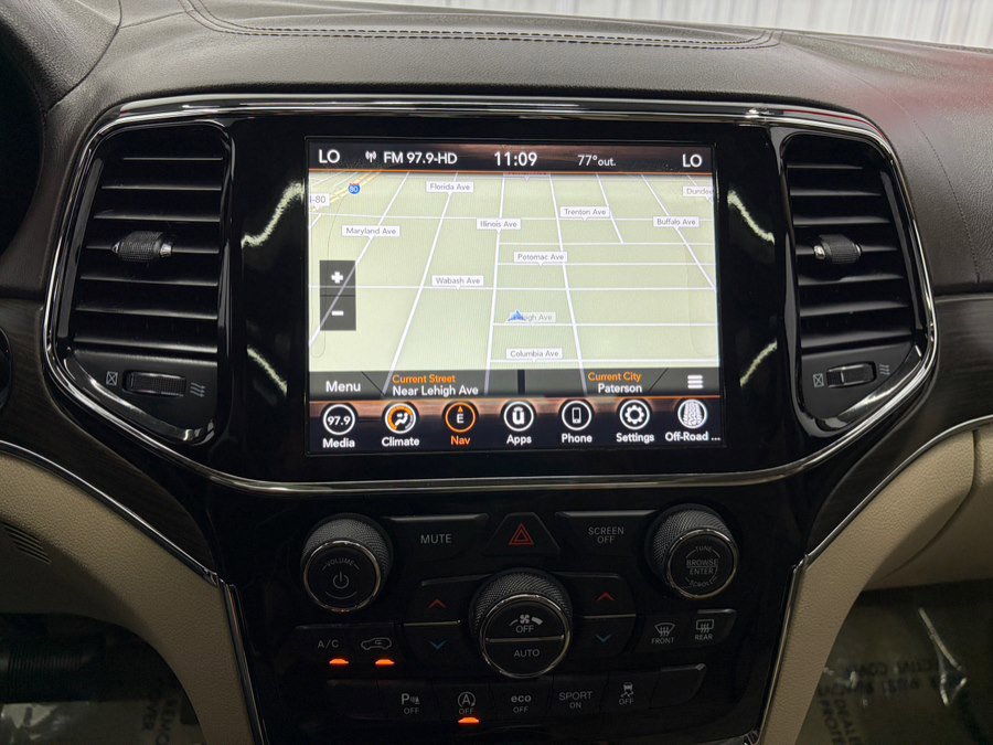 Used 2020 Jeep Grand Cherokee Overland AWD/4WD image 27
