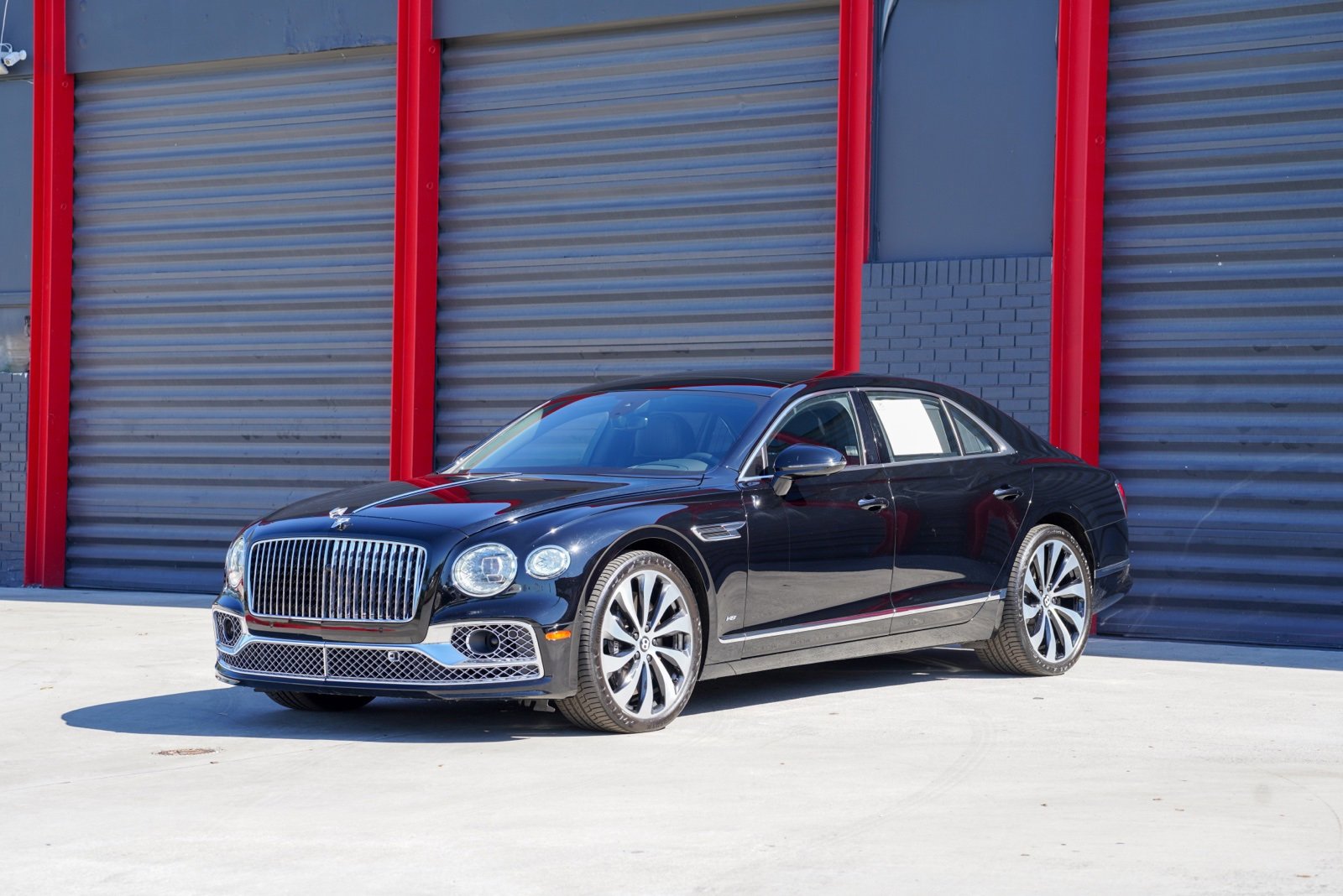 Used 2022 Bentley Flying Spur V8 image 1