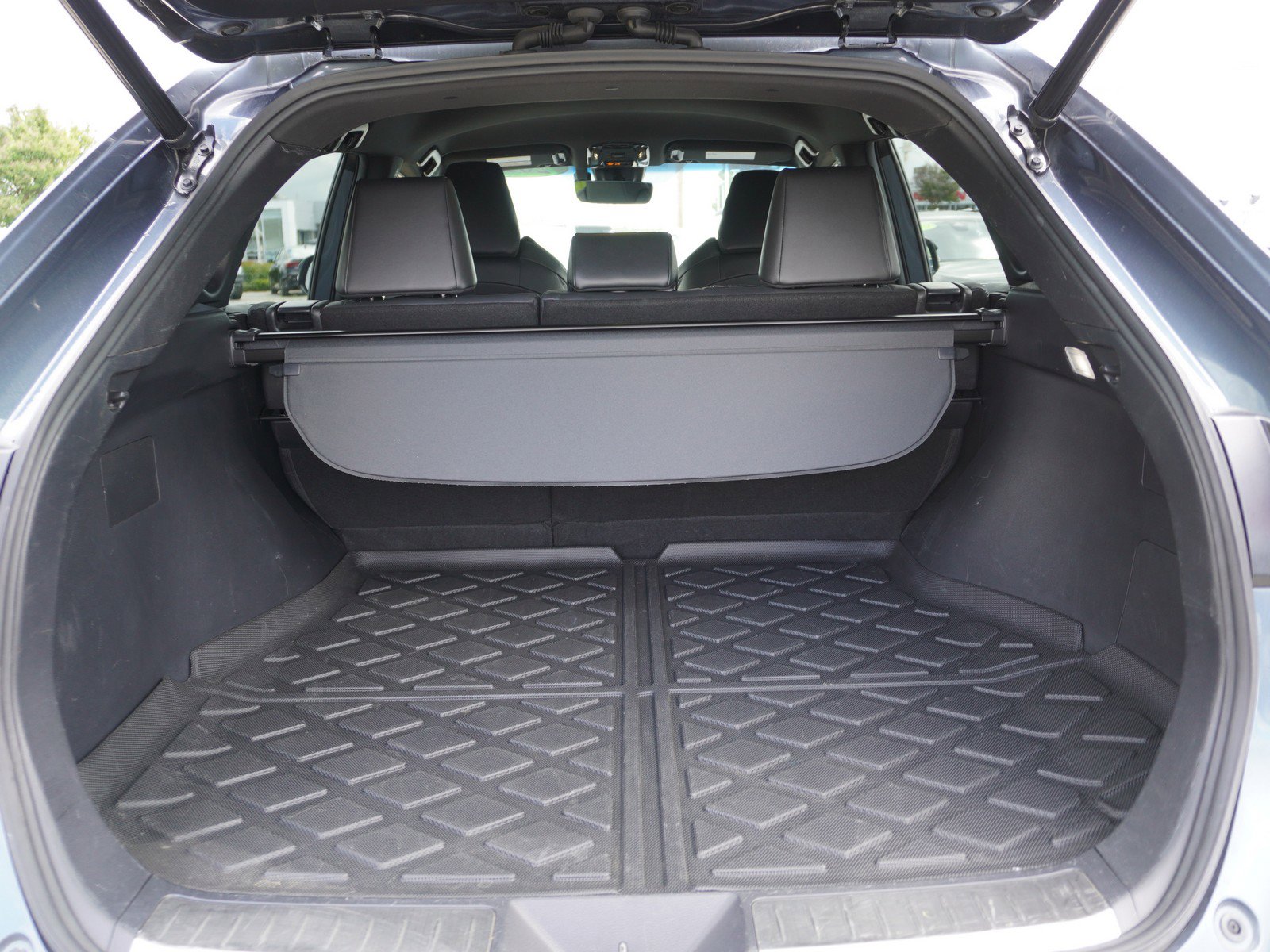 Used 2022 Toyota Venza XLE AWD/4WD image 11