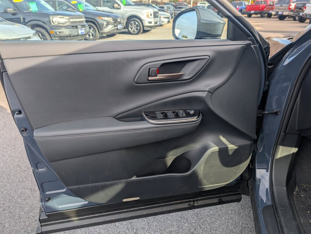 Used 2025 Toyota Crown XLE image 13