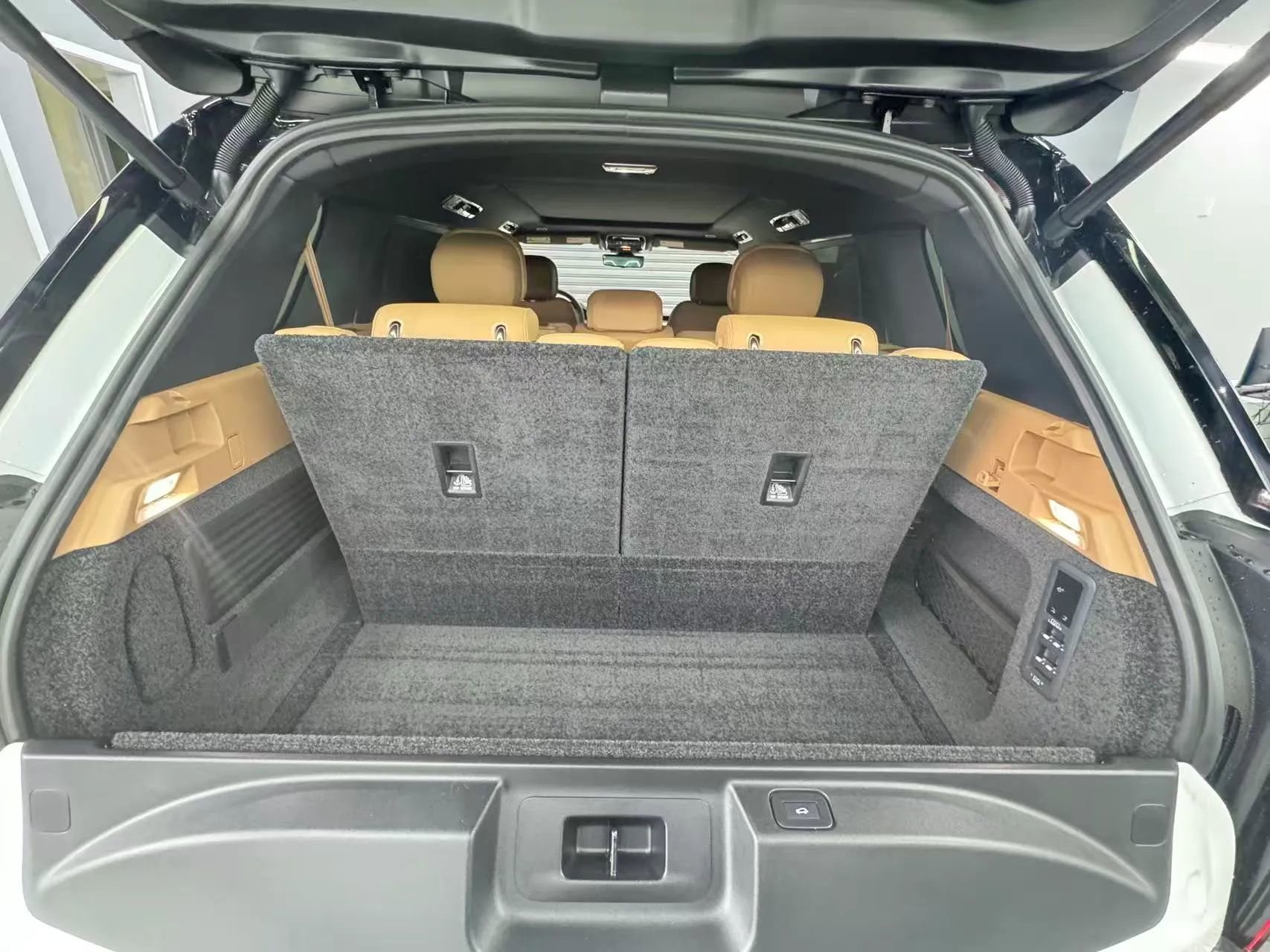 Used 2025 Land Rover Range Rover Long Wheelbase SE image 21