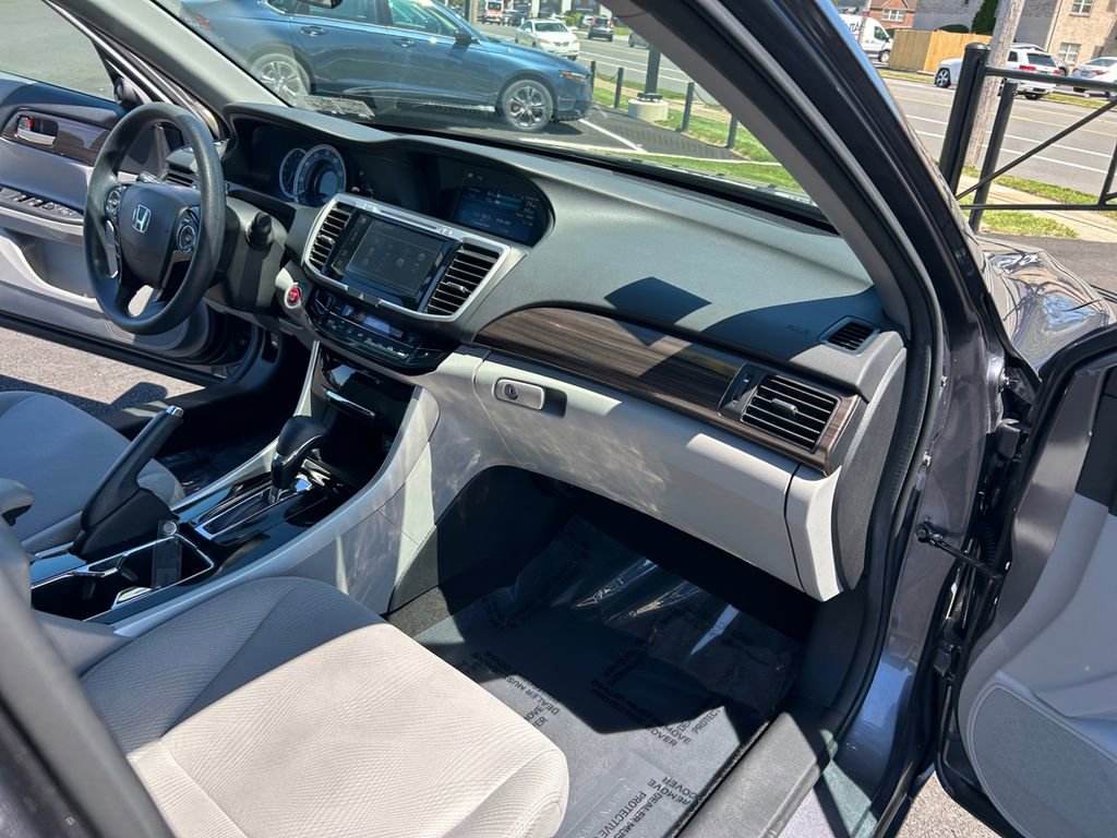 Used 2017 Honda Accord EX image 22