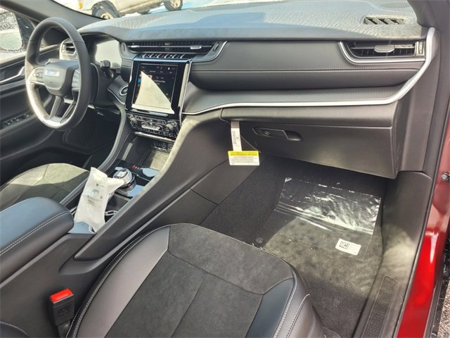 New 2025 Jeep Grand Cherokee Altitude image 15