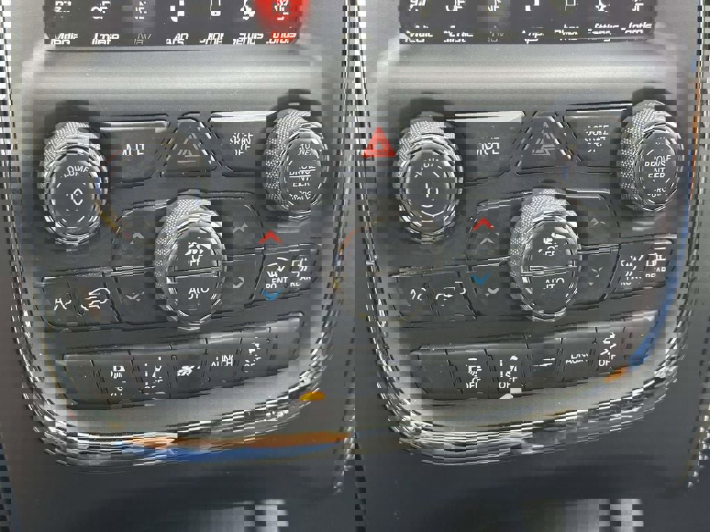 Used 2018 Dodge Durango SRT w/ SRT Interior Appearance Group image 27