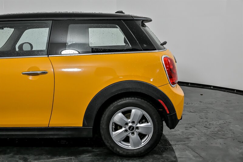 Used 2016 MINI Cooper 2-Door Hardtop image 7