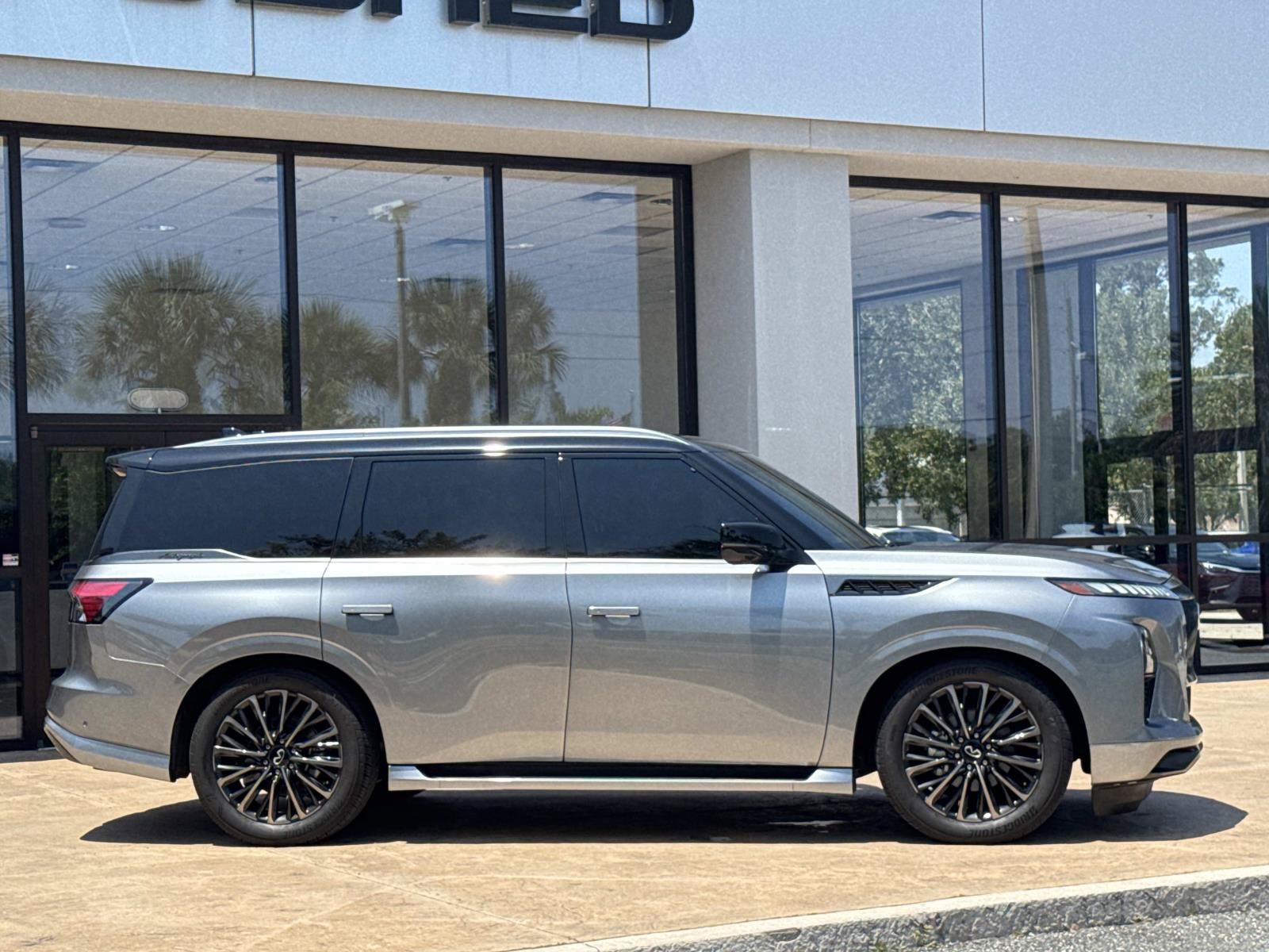Used 2025 INFINITI QX80 Autograph AWD/4WD image 2